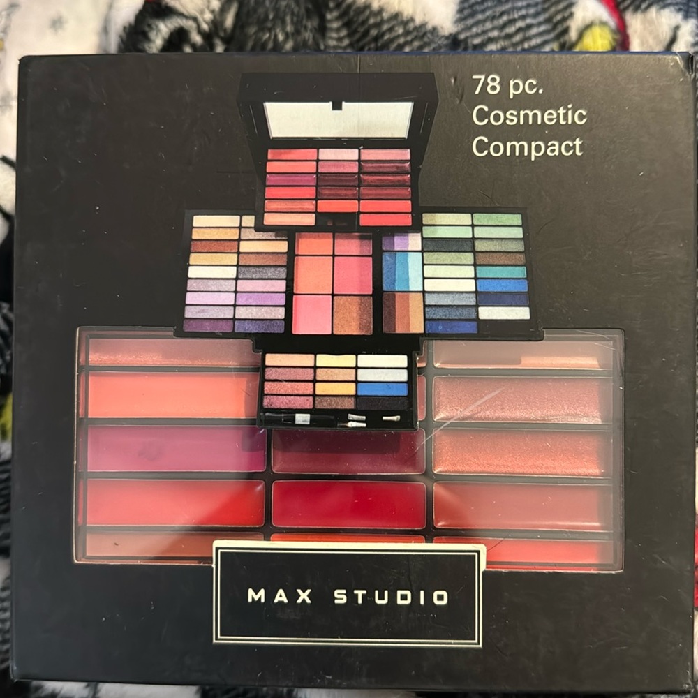 MAX STUDIO 78pcs  MAKEUP COLLECTION EYESHADOWS BLUSHES BRONZER LIP GLOSSES